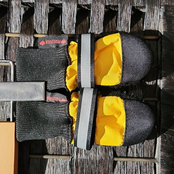 Nwt Muttluks all weather dog boots - Picture 6 of 7